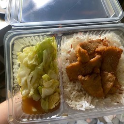 ข้าวหมูทอด+กะหล่ำปลีผัด