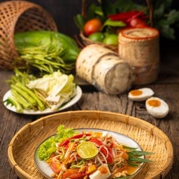 ส้มตำไทยไข่เค็ม