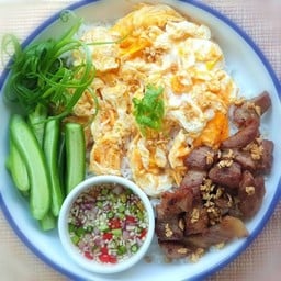 อร่อยยกนิ้ว -  ไข่ขยี้กระเทียม หมูทอด