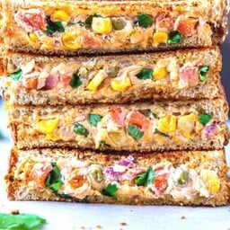 แซนวิชบ๊อกซ์ ทูน่าคอร์น ชีสยืด