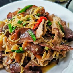 หมูผัดขิงราดข้าว