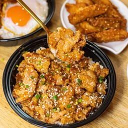 ข้าวหน้าหมูทะสไปซี่ by มีทมีท