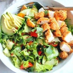 สลัดยกนิ้ว - ไก่กรอบ อโวคาโด้