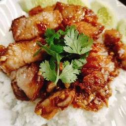 หมูกรอบทอดกระเียมพริกไทย(เป็นกับข้าว)