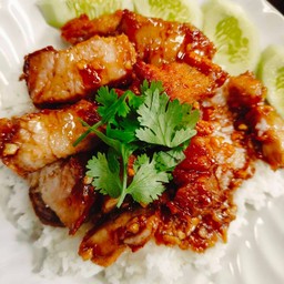 หมูกรอบทอดกระเทียมพริกไทย