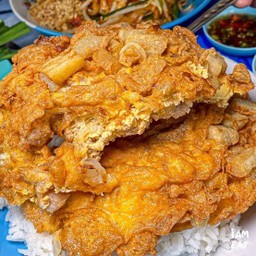 ข้าวไข่เจียวกากหมู (ไข่ 2ฟอง)