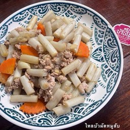 ไหลบัวผัดหมูสับ