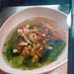 แอนก๋วยเตี๋ยวคั่วไก่ อุดมสุข
