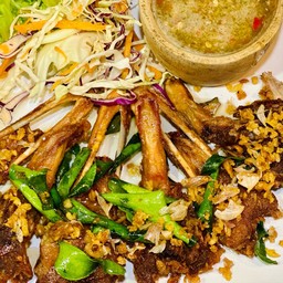 ปากเป็ดทอดน้ำปลาคั่วกระเทียม น้ำจิ้มซีฟู้ด