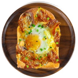 ชีสโทสท์ ยกนิ้ว - ขนมปังโฮลวีตอบชีส ไข่ดาวเบคอน