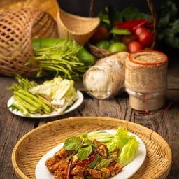 ยำไก่แซ่บ