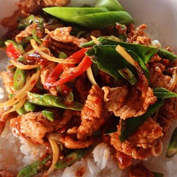 ผัดพริกแกง