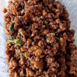 กระเพราหมูสับ เป็นกับข้าว