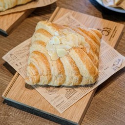 ครัวซองต์ อัลมอลต์