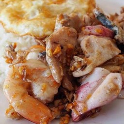 ข้าวทะเลทอดกระเทียม