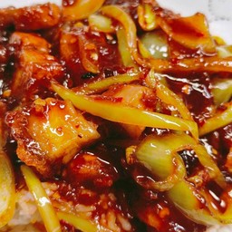 หมูกรอบผัดพริกเผา