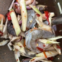 ตำมะม่วงปูปลาร้ากุ้งสด