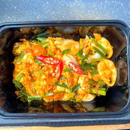 ปลาหมึกผัดไข่เค็ม กับข้าว