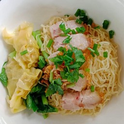 บะหมี่หมูกรอบ