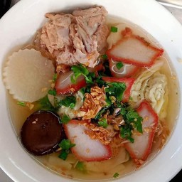 เกี๊ยวน้ำหมูแดง