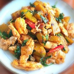 มังสวิรัติ ยกนิ้ว - ข้าวโหระพาคั่วไข่ฟักทอง