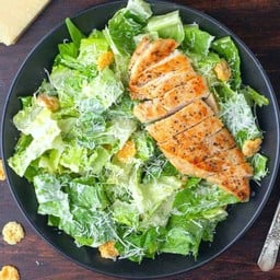 สลัดยกนิ้ว - ซีซาร์ ไก่อบ