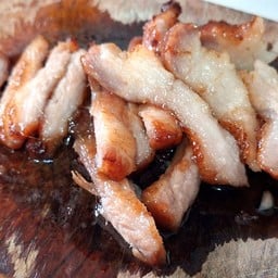 ทองจันทร์ หมูย่าง