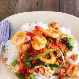 ข้าวผัดพริกแกงทะเล