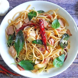 เส้นยกนิ้ว - สปาเก็ตตี้ เบคอนพริกแห้ง