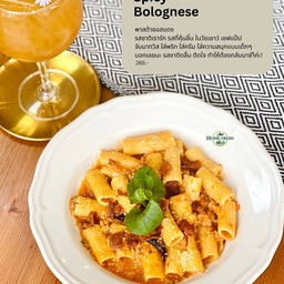 ครีมมี่ ชีสซี่ สไปซี่ โบโลเนส