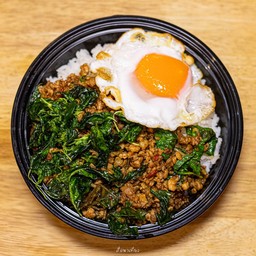 ข้าวกะเพราหมูสับพริกแห้ง