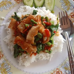กะเพราหมูกรอบ