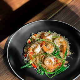 เส้นหมี่ผัดกระเฉด