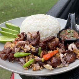 ข้าวหมูกระเทียมพริกสด