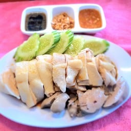 หอมมันไก่ ข้าวมันไก่สิงคโปร์  หน้าร้านพนมไดเร็คเซลล์ พนมสารคาม