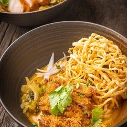 ข้าวซอยไก่ทอด