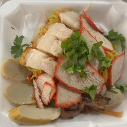 บะหมี่หมูแดงหมูกรอบ