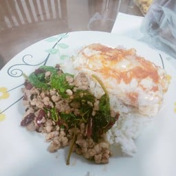 สปาเก็ตตี้ กะ กระเพราพริกแห้ง By เจ้น้อง