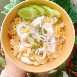 ข้าวผัดปลาหมึก