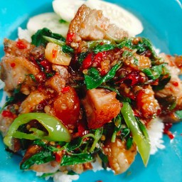 กระเพราหมูกรอบ(เป็นกับข้าว)