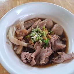รสเอก ก๋วยเตี๋ยวเนื้อตุ๋น หมูตุ๋น นวมินทร์ 62