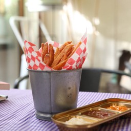 [อร่อยซ่ากับโค้ก] เฟรนช์ฟรายส์มันหวาน +  โค้ก ออริจินัล (กระป๋อง) 