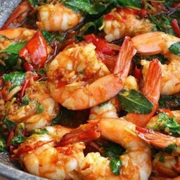 กะเพรากุ้งราดข้าว