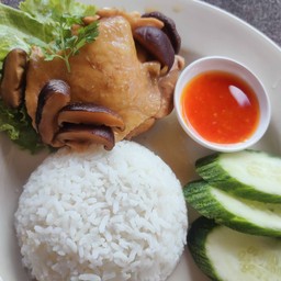 ข้าวไก่ต้มน้ำปลา ครัวอาแปะ