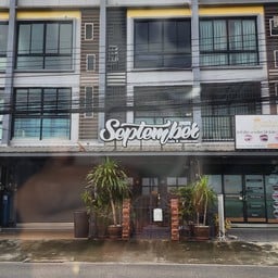 September cafe & bistro .