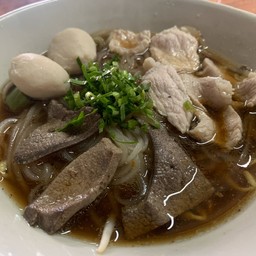 ก๋วยเตี๋ยวหมูเลียงเคียงจันทร์ ตลาดหนองสีงา