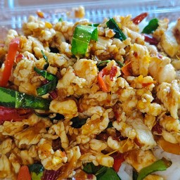 ข้าวผัดคั่วกลิ้งไก่สับ
