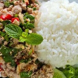 ลาบหมูราดข้าว