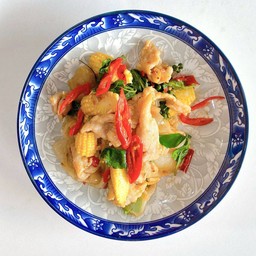 เส้นใหญ่ผัดขี้เมาหมูหมัก