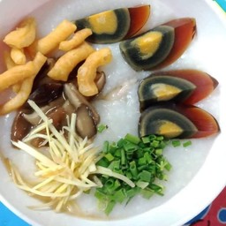 โจ๊กหมูไข่เยี่ยวม้า